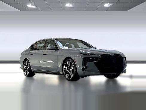 Used 2026 BMW i7 eDrive50 w/ M Sport Package image 7