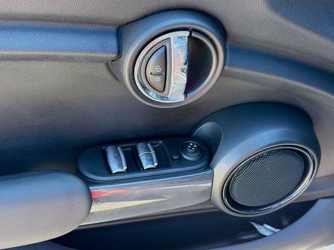 Used 2019 MINI Cooper Signature w/ Signature Upholstery Package image 21