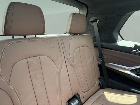 Used 2021 BMW X7 xDrive40i w/ M Sport Package AWD/4WD image 34