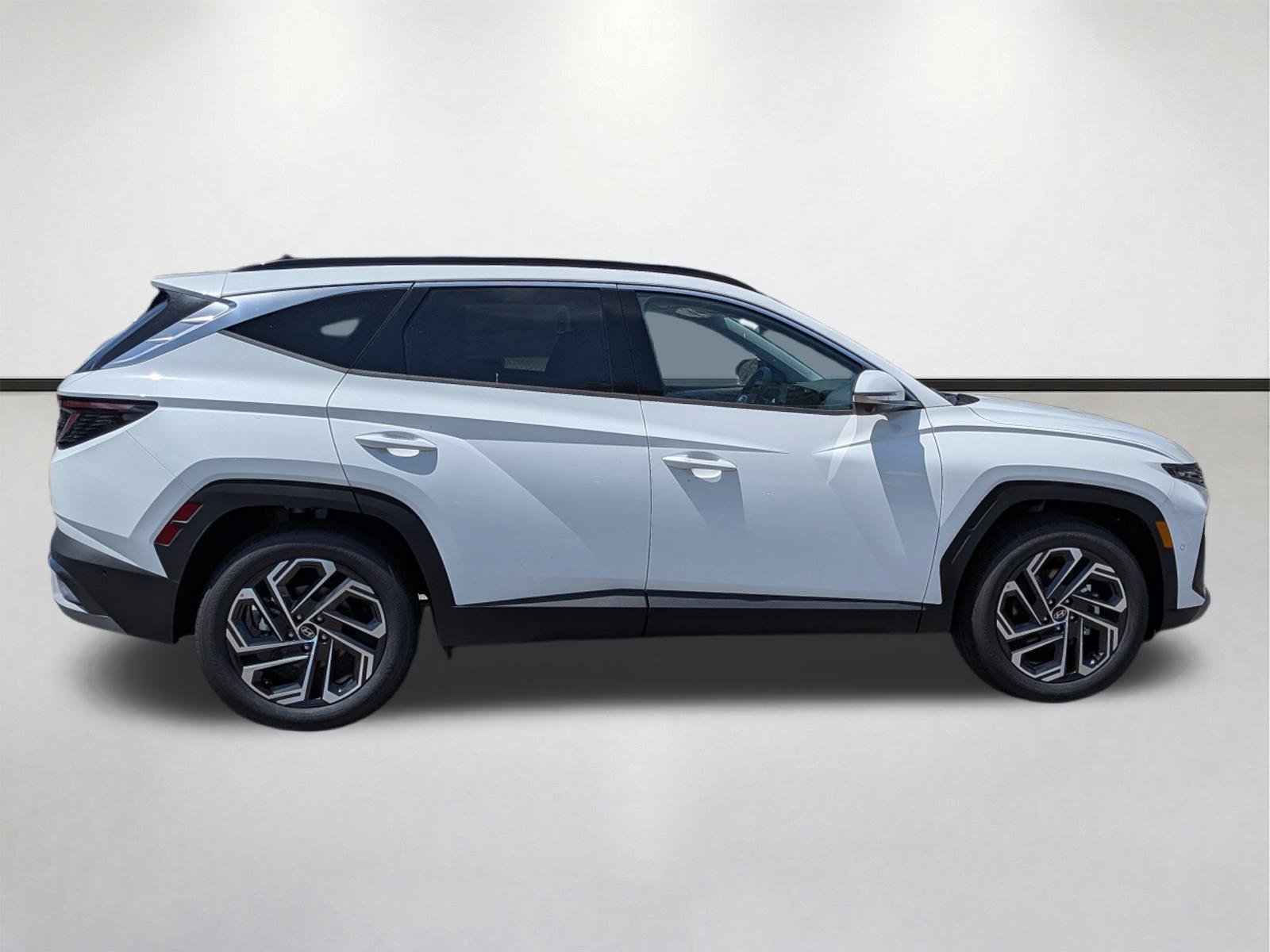 New 2026 Hyundai Tucson Limited w/ Tow & Go Package FWD image 3