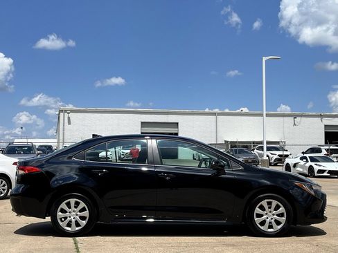 Used 2026 Toyota Corolla LE FWD image 3