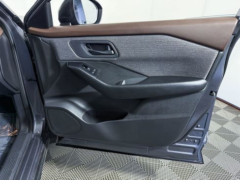 Used 2023 Nissan Rogue S image 38