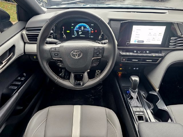 Used 2025 Toyota Camry SE FWD image 31