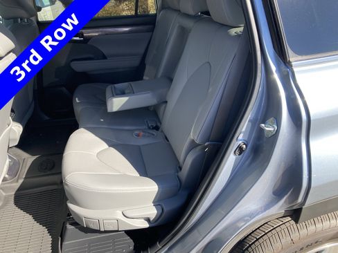Used 2024 Toyota Highlander Limited image 39