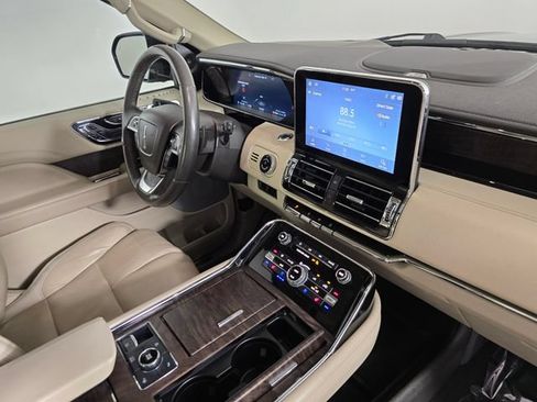 Used 2021 Lincoln Navigator Reserve w/ Luxury Package AWD/4WD image 10