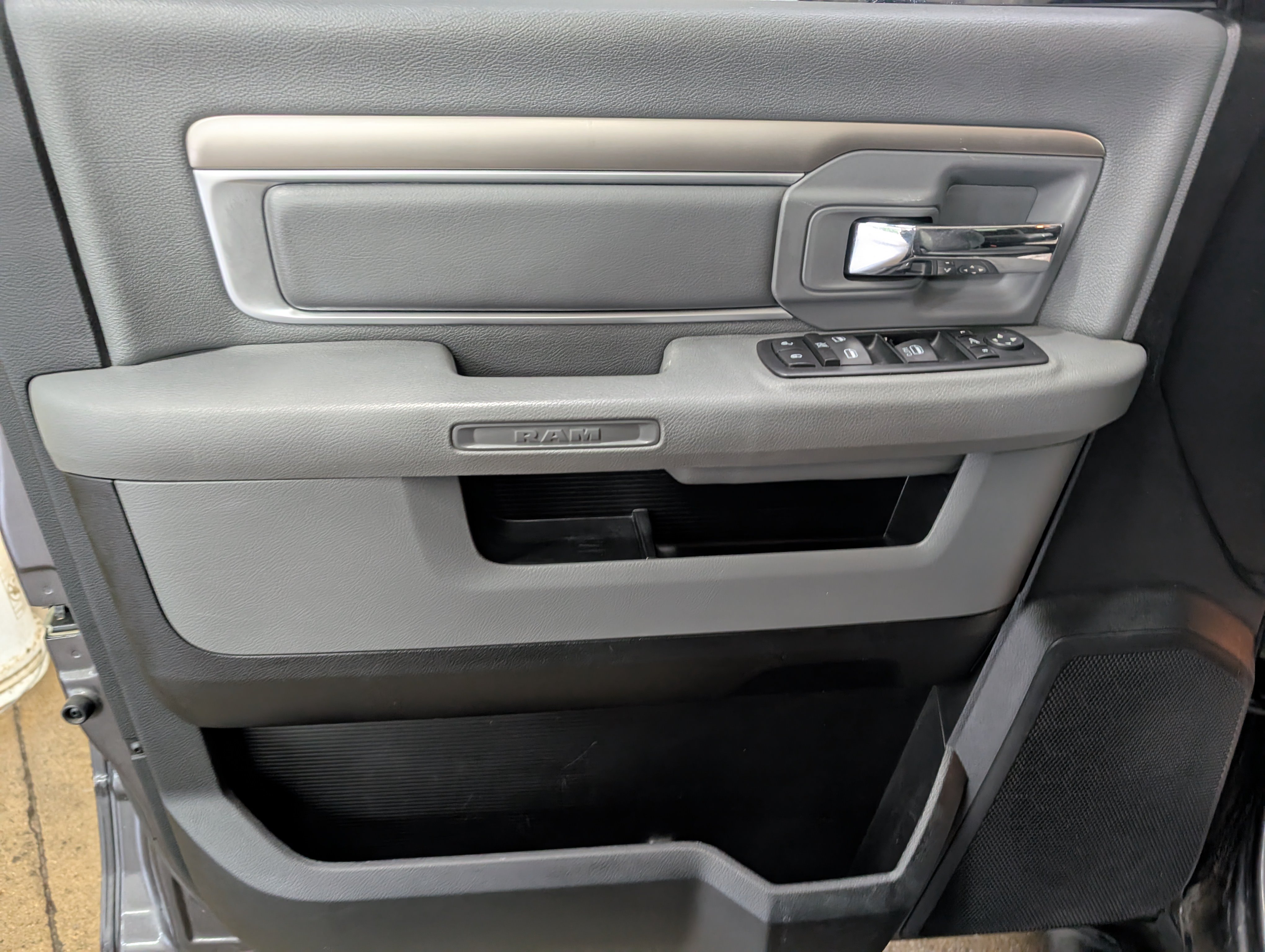 Used 2015 RAM 1500 Outdoorsman AWD/4WD image 19