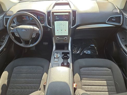 Used 2024 Ford Edge SE image 17