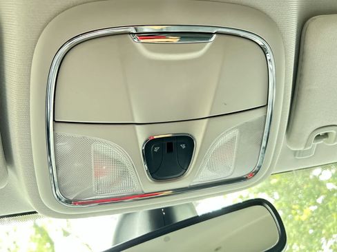 Used 2019 Jeep Cherokee Limited FWD image 17