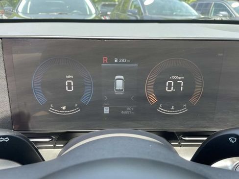 Used 2025 Hyundai Kona SEL AWD/4WD image 38