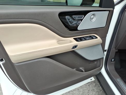 Used 2022 Lincoln Aviator Reserve w/ Equipment Group 201A AWD/4WD image 13