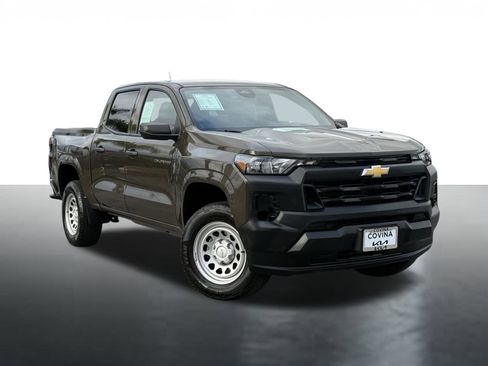 Used 2024 Chevrolet Colorado W/T image 2