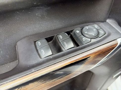 Used 2019 Chevrolet Silverado 1500 High Country w/ Technology Package AWD/4WD image 15