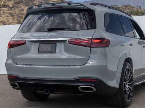 Used 2024 Mercedes-Benz GLS 580 4MATIC image 11