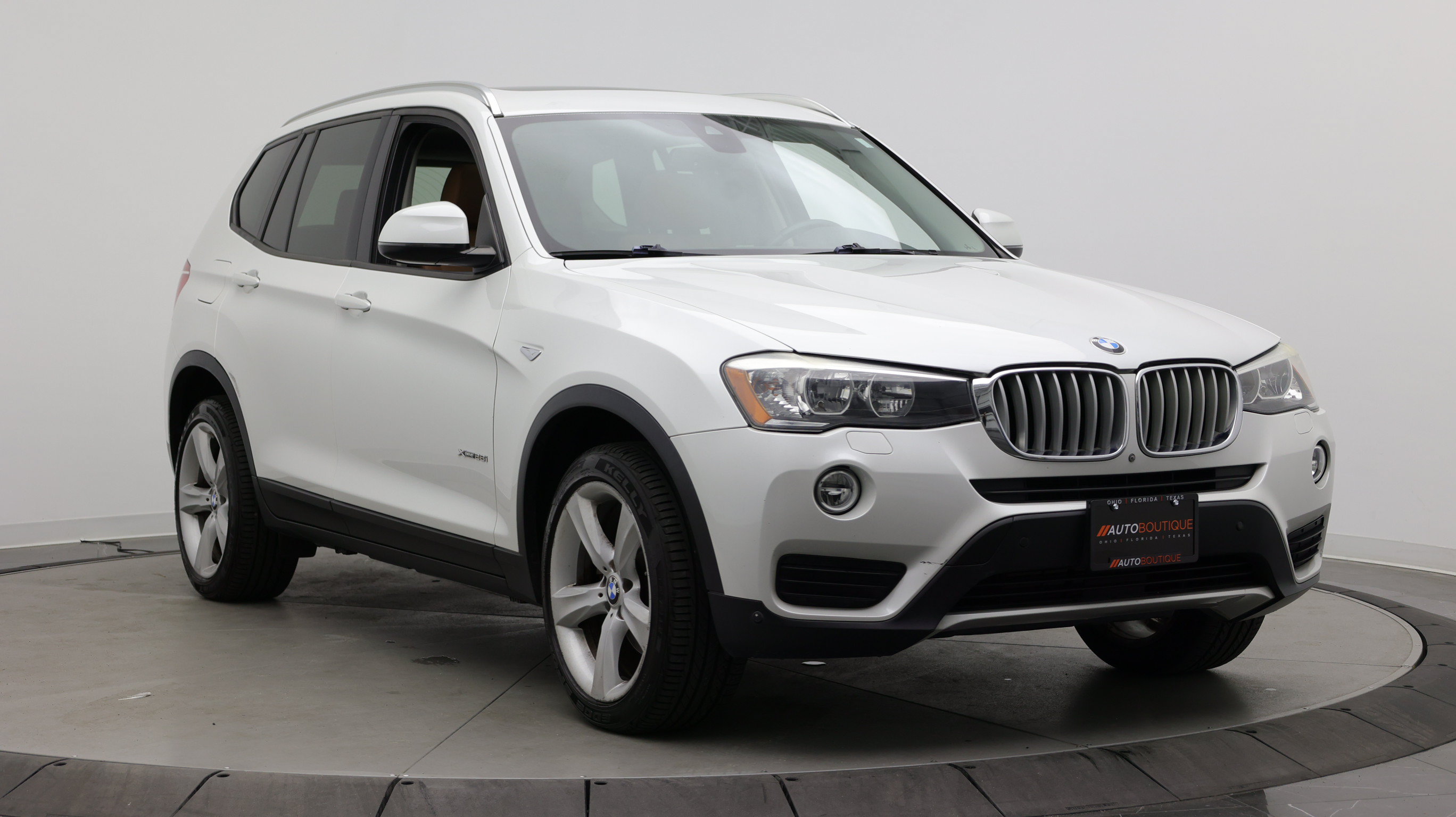 Used 2017 BMW X3 xDrive28i AWD/4WD image 3