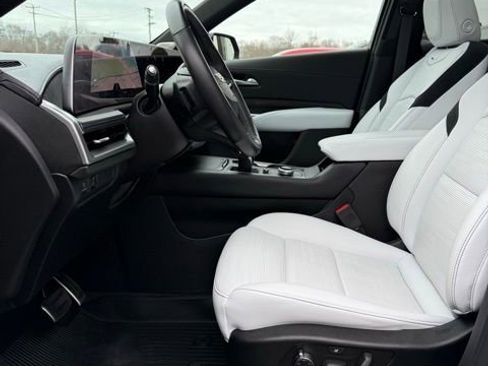 Used 2024 Cadillac XT4 Sport image 15