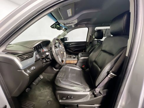 Used 2017 Chevrolet Suburban LT image 14