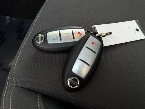 Used 2023 Nissan Titan SV image 36