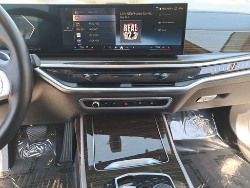 Used 2024 BMW X7 xDrive40i AWD/4WD image 23