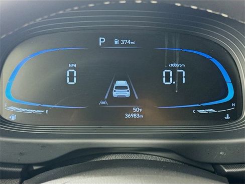 Used 2025 Hyundai Venue Limited image 20