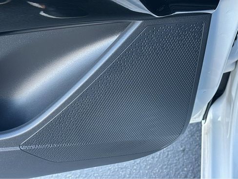 Certified 2025 Kia Niro EX image 33