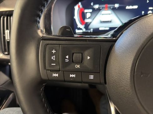 Certified 2025 Nissan Pathfinder Platinum image 23