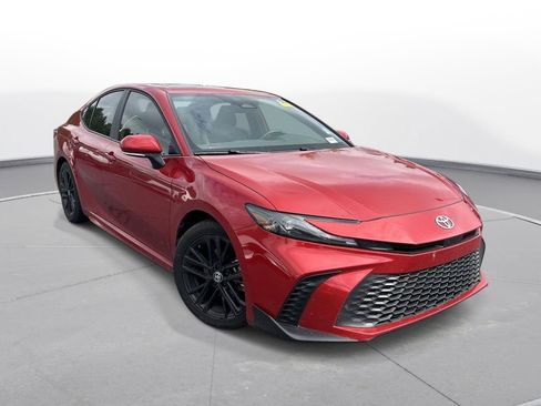 Used 2025 Toyota Camry SE w/ Convenience Package FWD image 4