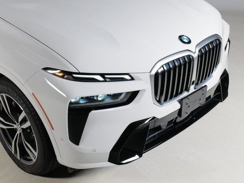 Used 2026 BMW X7 xDrive40i w/ M Sport Package AWD/4WD image 33