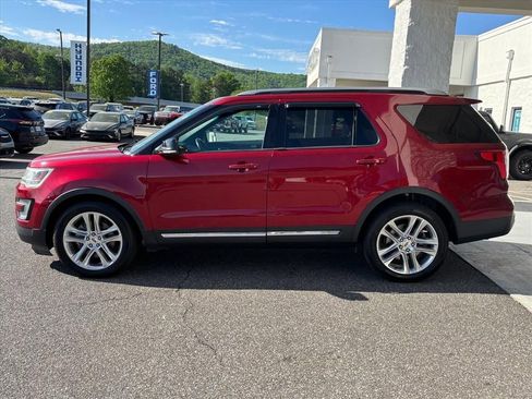 Used 2016 Ford Explorer XLT w/ Equipment Group 202A FWD image 24