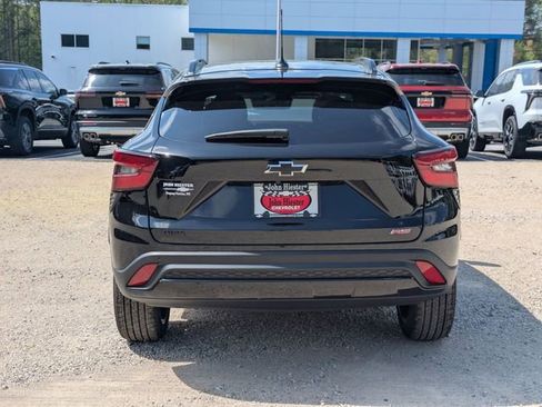 New 2026 Chevrolet Trax RS w/ Sunroof Package FWD image 3