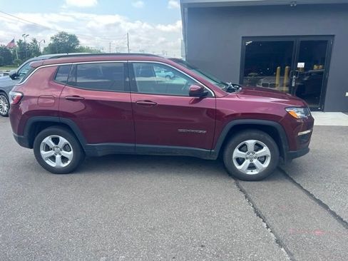 Used 2021 Jeep Compass Latitude w/ Convenience Group AWD/4WD image 2