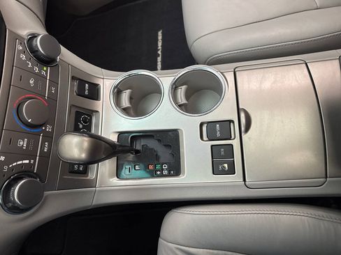 Used 2012 Toyota Highlander SE w/ Tow Pkg AWD/4WD image 26