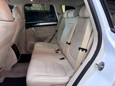 Used 2012 Volkswagen Touareg Sport AWD/4WD image 20