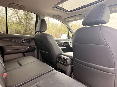 Used 2025 Honda Ridgeline RTL image 11