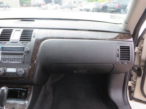 Used 2010 Cadillac DTS Luxury FWD image 24