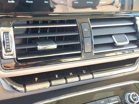 Used 2024 Lincoln Navigator Premiere image 13