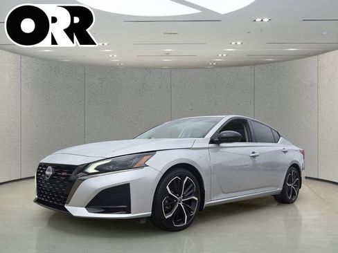Certified 2024 Nissan Altima 2.5 SR w/ SR Premium Package FWD image 1