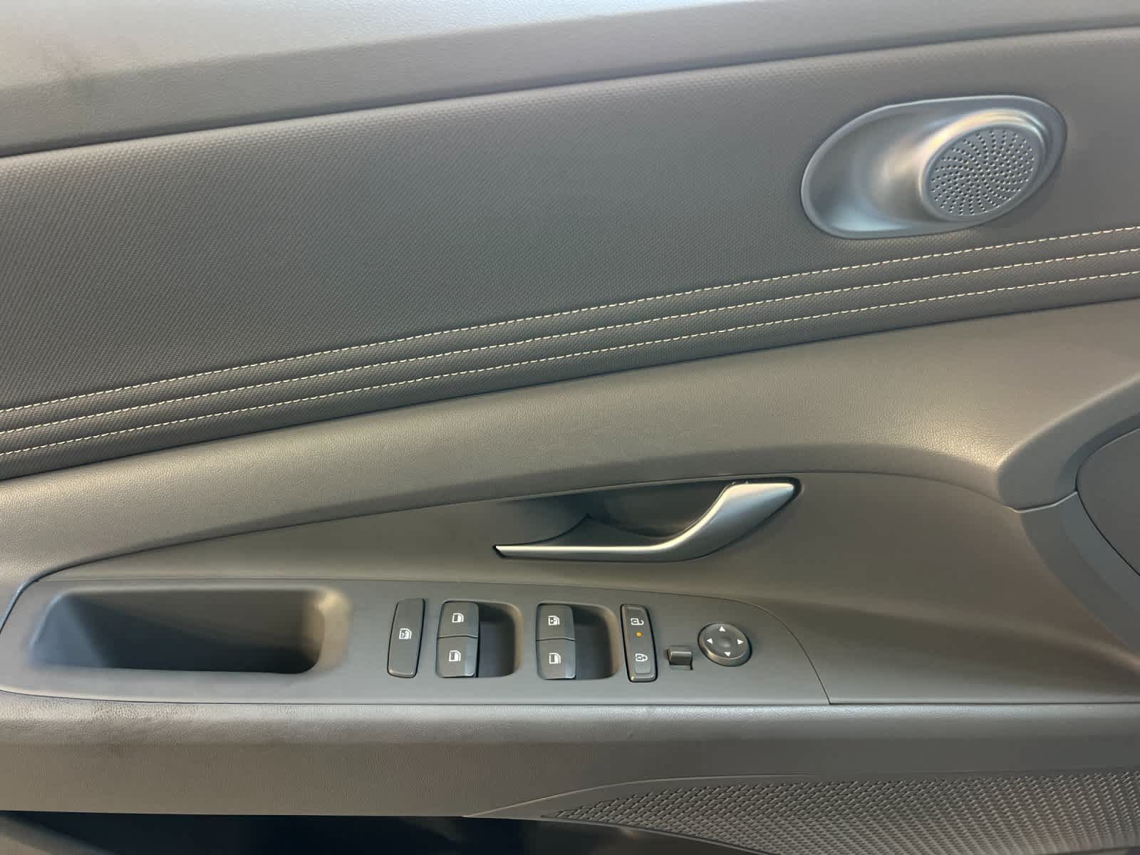 Certified 2025 Hyundai Elantra SEL FWD image 13