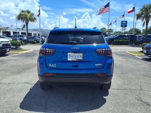Used 2024 Jeep Compass Latitude AWD/4WD image 22