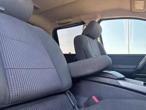 Used 2014 Nissan Titan SV w/ SV Value Truck Package image 21