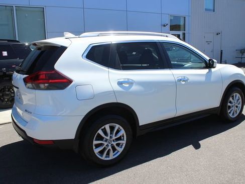 Used 2018 Nissan Rogue SV AWD/4WD image 29