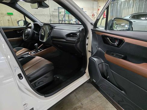Used 2025 Subaru Forester Touring image 13