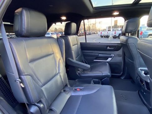 Used 2025 Toyota Sequoia Platinum image 25