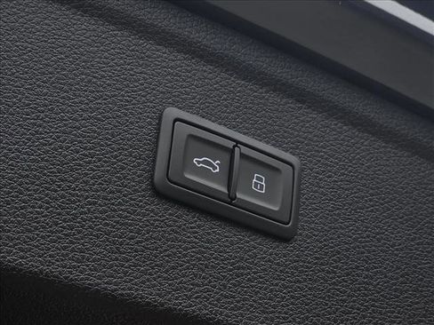 Certified 2023 Audi Q5 2.0T Premium w/ Convenience Package image 28