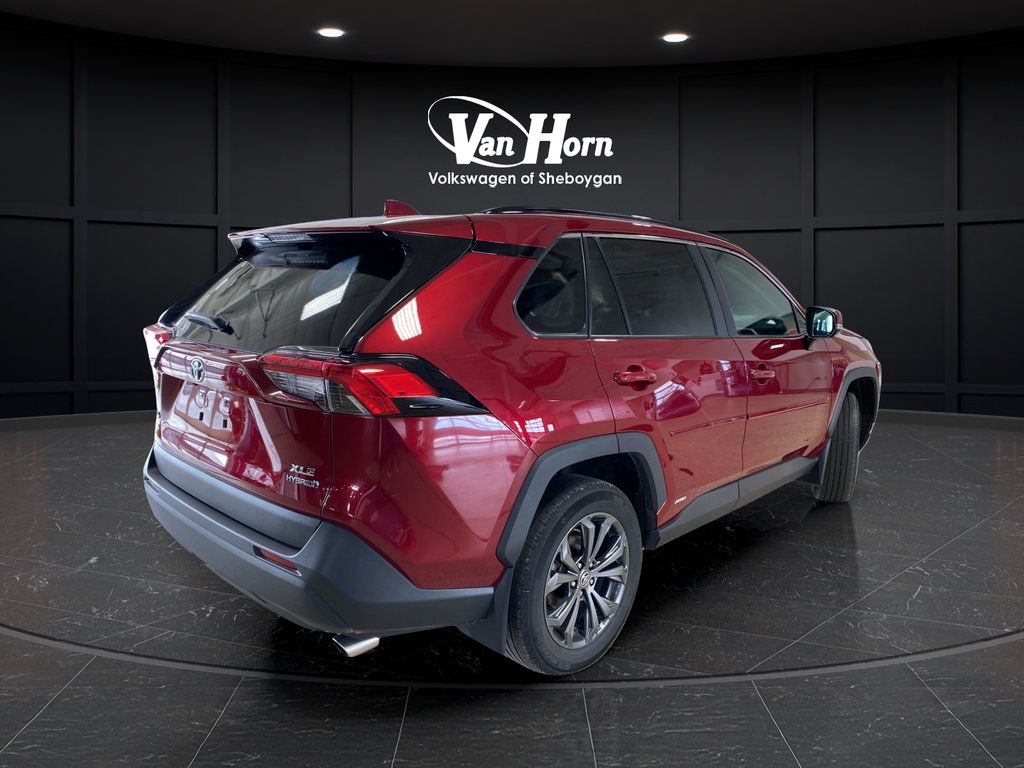 Used 2023 Toyota RAV4 XLE Premium AWD/4WD image 7