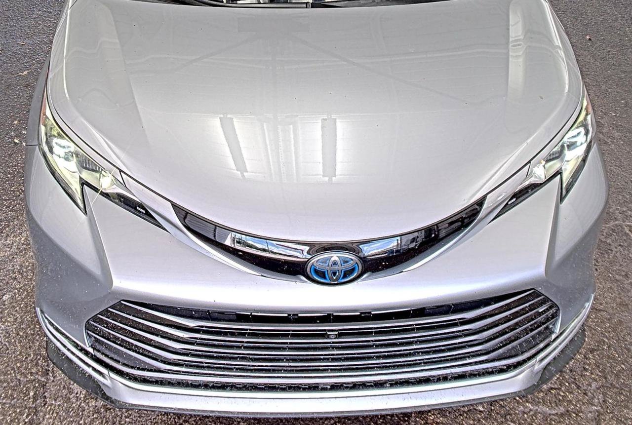 Used 2021 Toyota Sienna Platinum FWD image 6