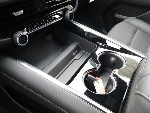 New 2026 Chevrolet Suburban LS image 29