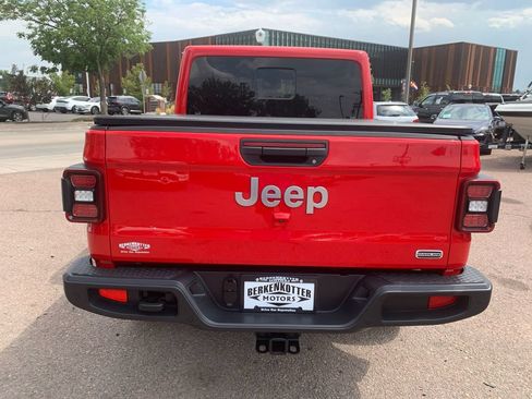 Used 2020 Jeep Gladiator Overland AWD/4WD image 7