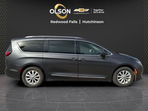 Used 2018 Chrysler Pacifica Touring-L image 5