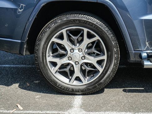 Used 2020 Jeep Grand Cherokee Overland RWD image 12
