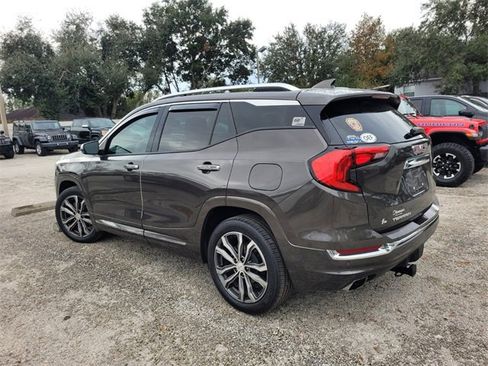 Used 2019 GMC Terrain Denali w/ Advanced Safety Package image 5